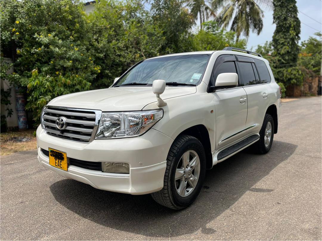 A picture of Price bei 115ml negotiable 2557 69617116 Landcruiser 200 series Year
