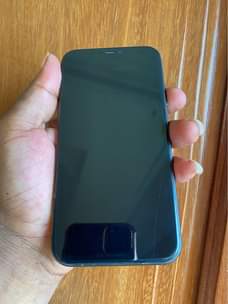 A picture of Iphone 11 64gb
