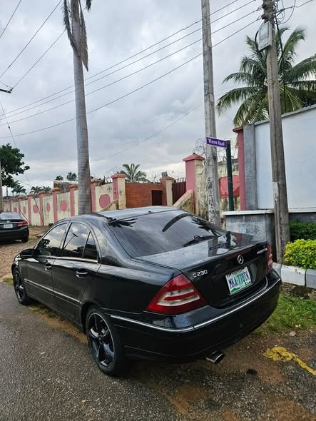 A picture of 2004 MERCEDES BENZ C230 v4 2004