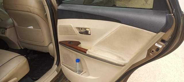 A picture of Toyota venza 2009 model first flash on first body location
