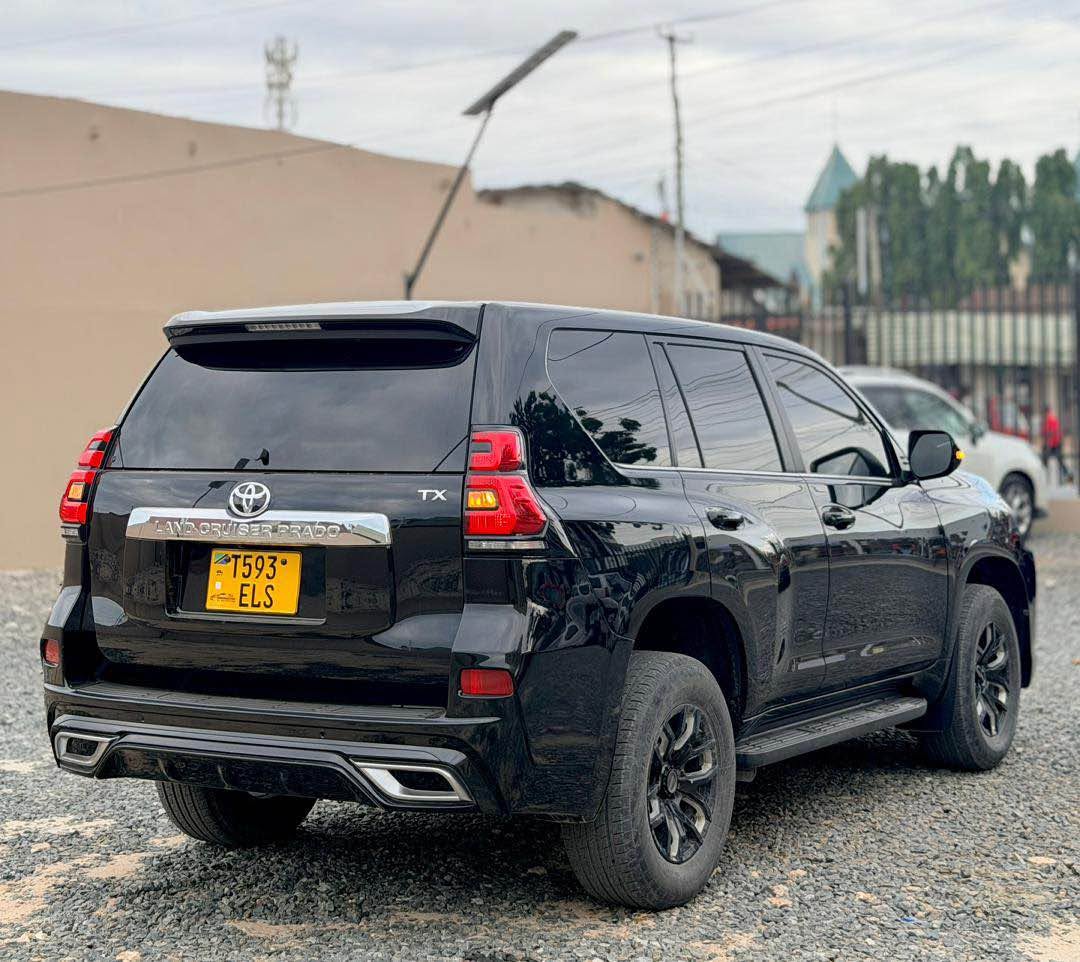 A picture of Toyota Land Cruiser PRADO PRICE BEI 145M Engine 1GD Diesel