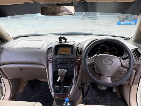 A picture of TOYOTA HARRIER BEI MIL 12 800 000 PIGA SIMU 0654442487