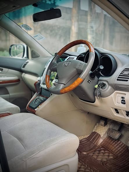 A picture of TOYOTA HARRIER