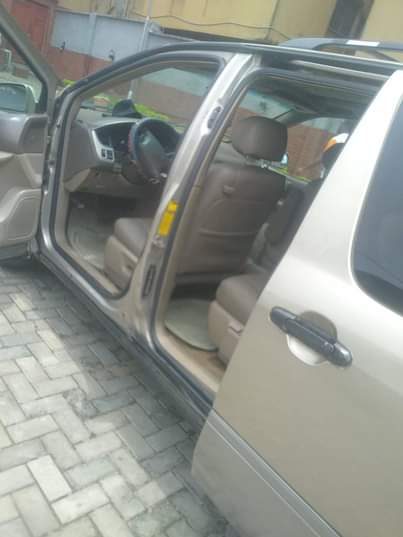 A picture of First body Toyota sienna for sale call O8037665153