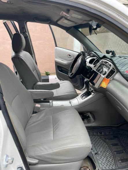 A picture of Toyota Highlander 09063393963