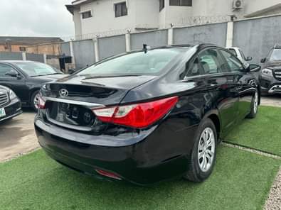 A picture of Hyundai sonata painted once 2011 model Used but unregistered Nothing