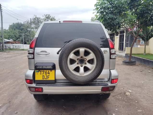 A picture of PRICE MIL 28 CONTACT 0712827933 LAND CRUISER PRADO 120 ENGINE