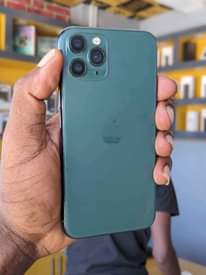 A picture of iphone 11 pro max gb 256 bh 79 ipo vizuri