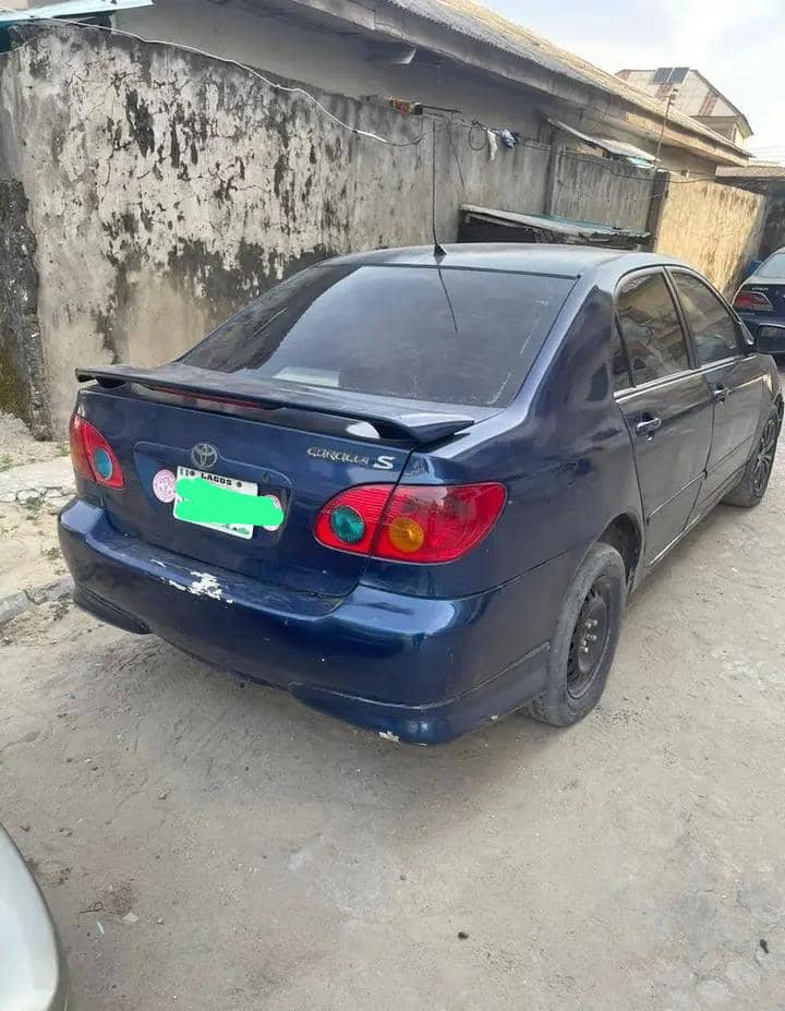 A picture of Toyota Corolla 04