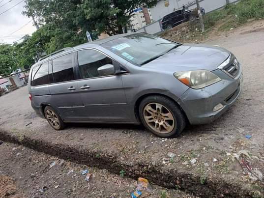 A picture of 2008 . honda odyssey .