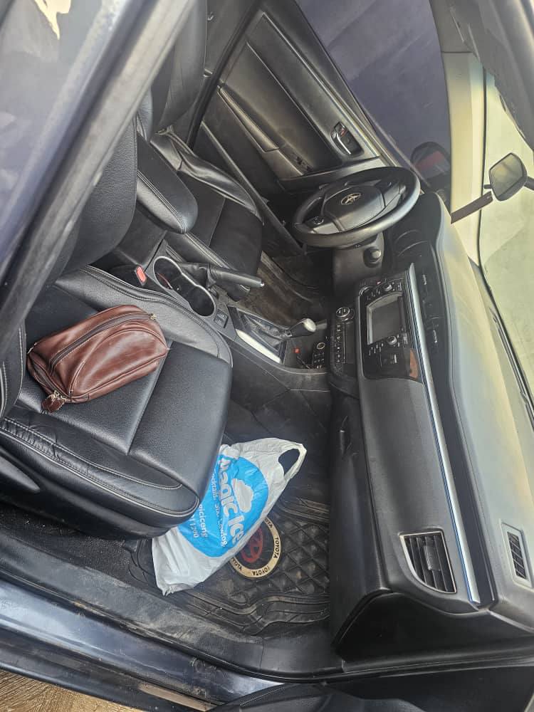 A picture of Keyless 2016 Toyota Corolla with untampered and unscrewed engine good