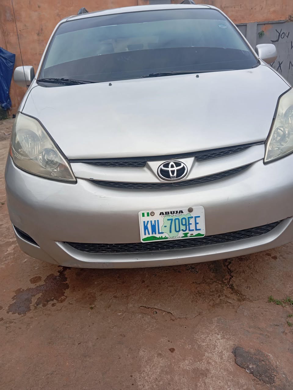 A picture of 2006 Toyota Sienna 206