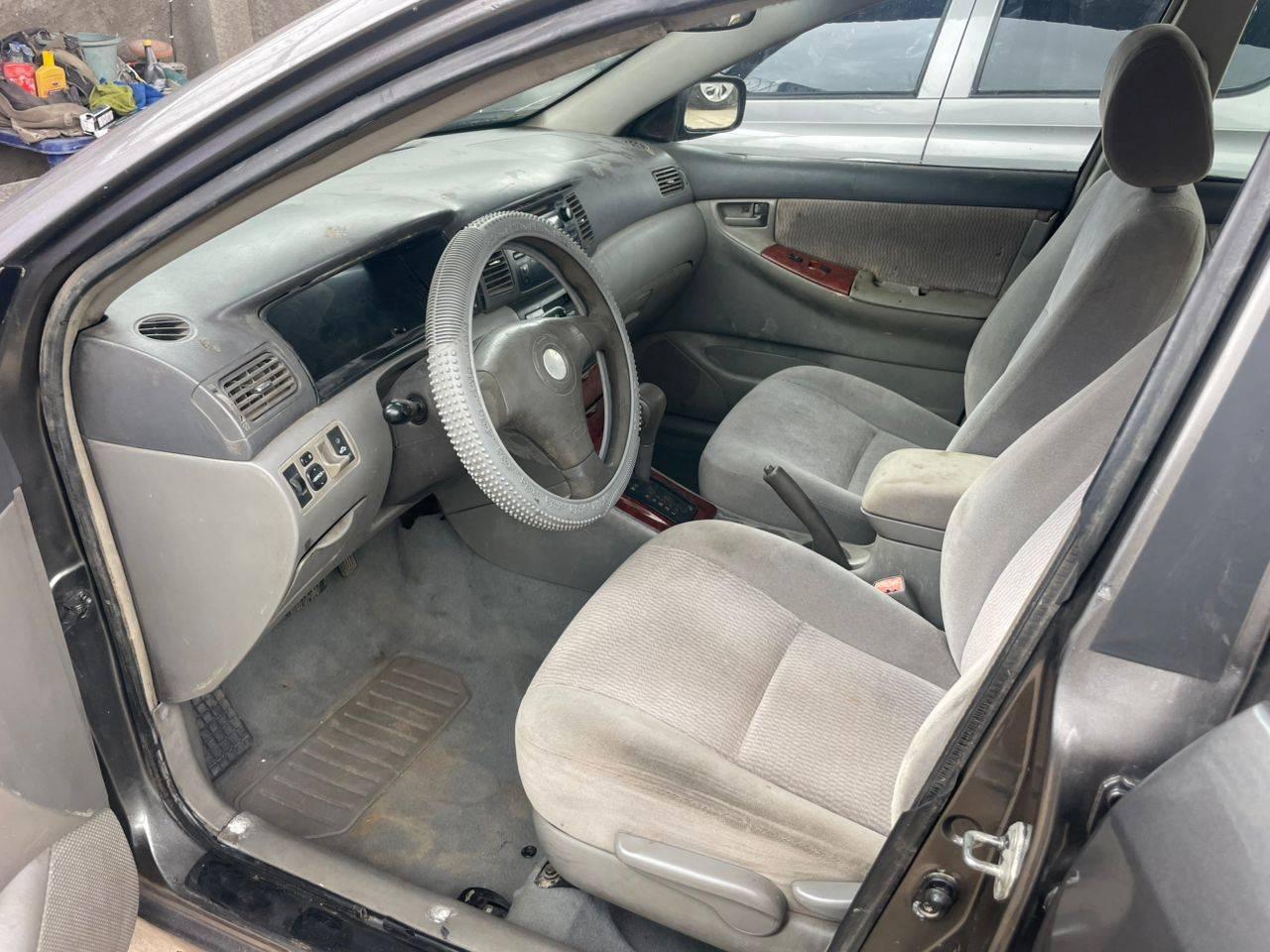 A picture of 2004 Toyota Corolla le