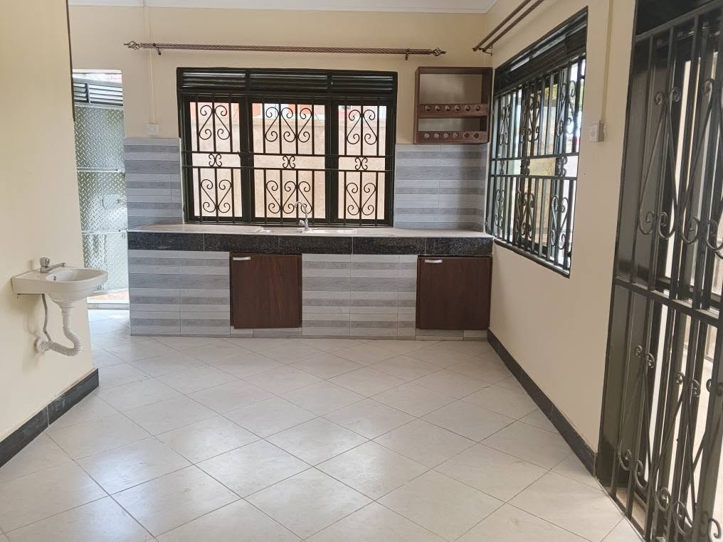 A picture of 3 bedroomed House bweyogerere