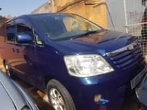 A picture of 2004 Toyota Noah 2 0cc