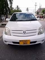 A picture of Toyota Ist DK white Kali sana