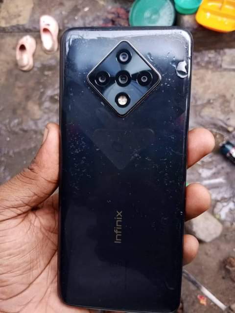 A picture of infinix Zero 8