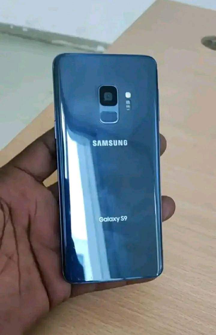 A picture of samsung s9