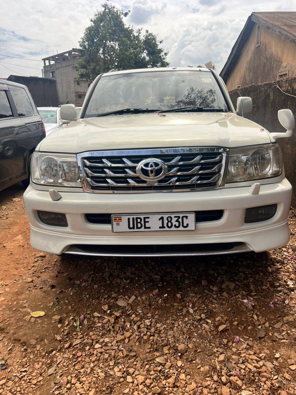 A picture of LAND CRUISER V8