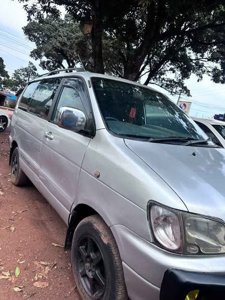 A picture of Toyota Noah fieldtourar 4wd super