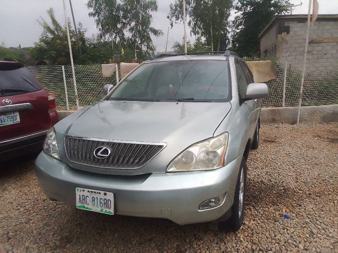 A picture of 2006 RX330 Lexus Available for 8.5 m