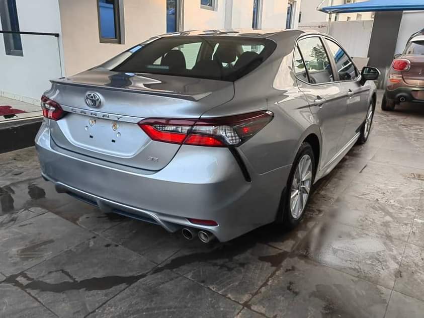 A picture of Toyota Camry SE 2020