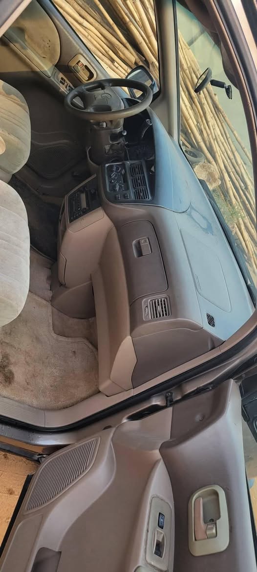 A picture of 2000 Sienna 2000