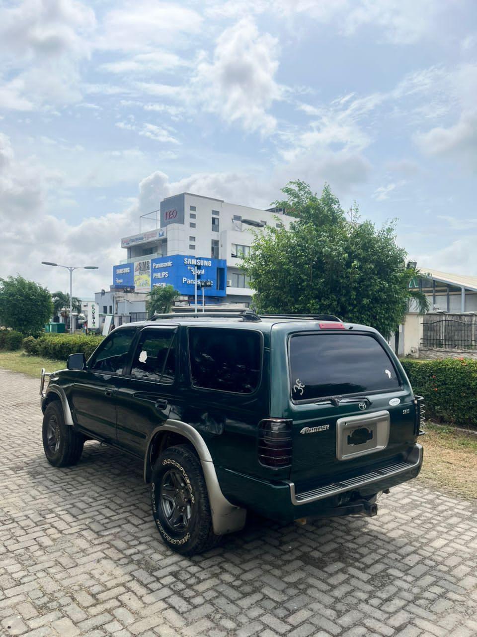 A picture of Toyota 4 runner