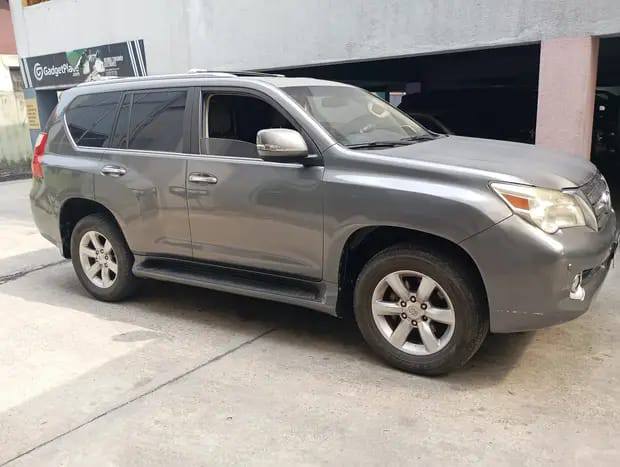 A picture of 2013 Gx460 first user Pure first body Customs fully paid
