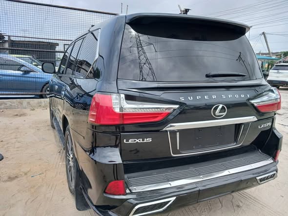 A picture of Lx570