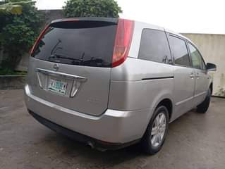 A picture of 2005 Nissan Presage V4