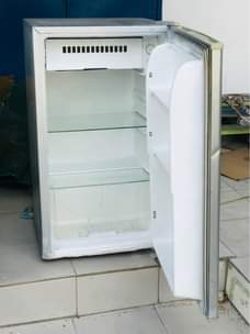 A picture of Nauza friji yng Laki2 na 30 tu maelewano ypo Usafiri
