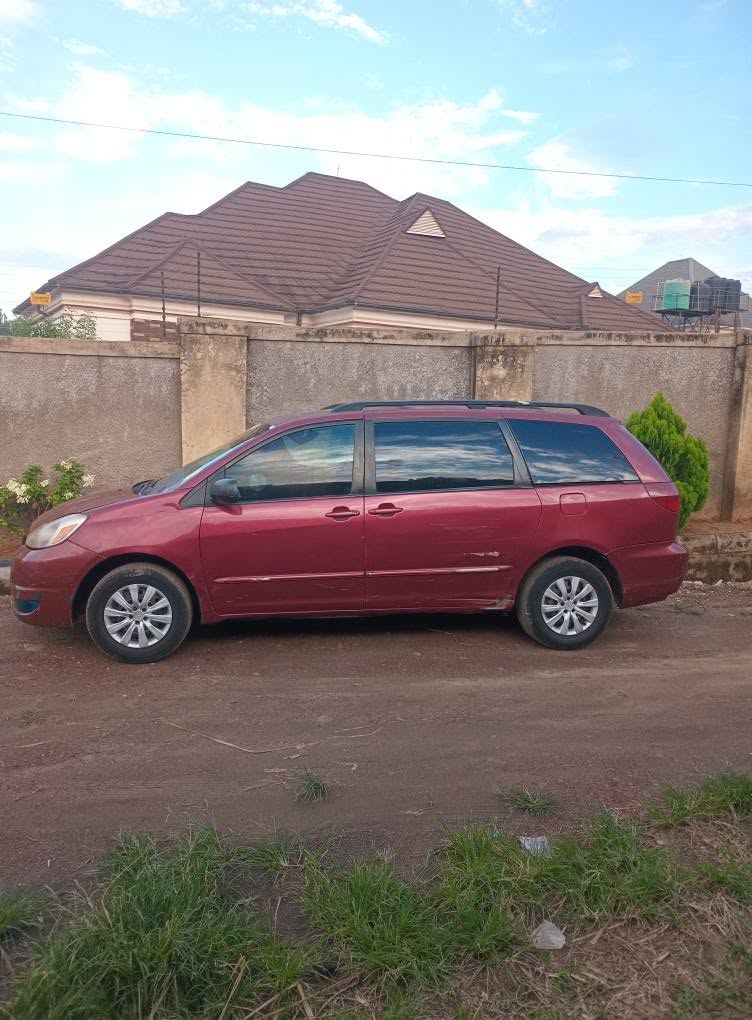 A picture of Toyota Sienna XLE