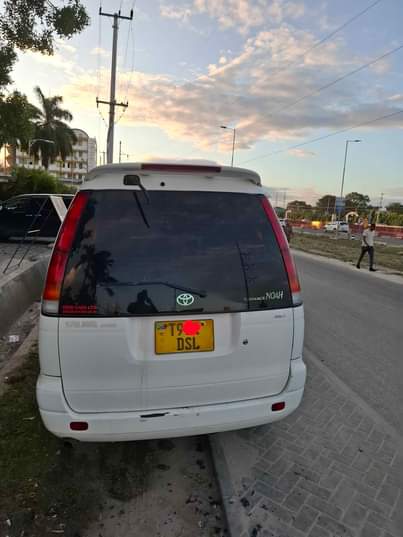 A picture of Toyota Noah Sr50 nzuri mno nauza milion 9 5 Tu