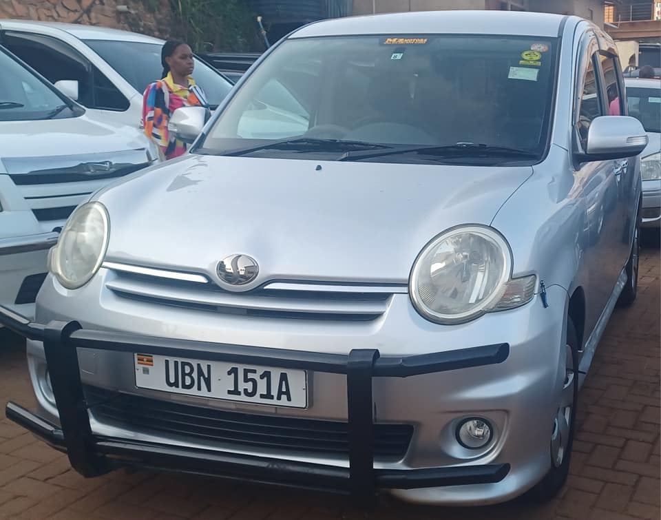 A picture of TOYOTA SIENTA UBN MODEL 2009 PRICE 23.5M 0708 205740 0771305375