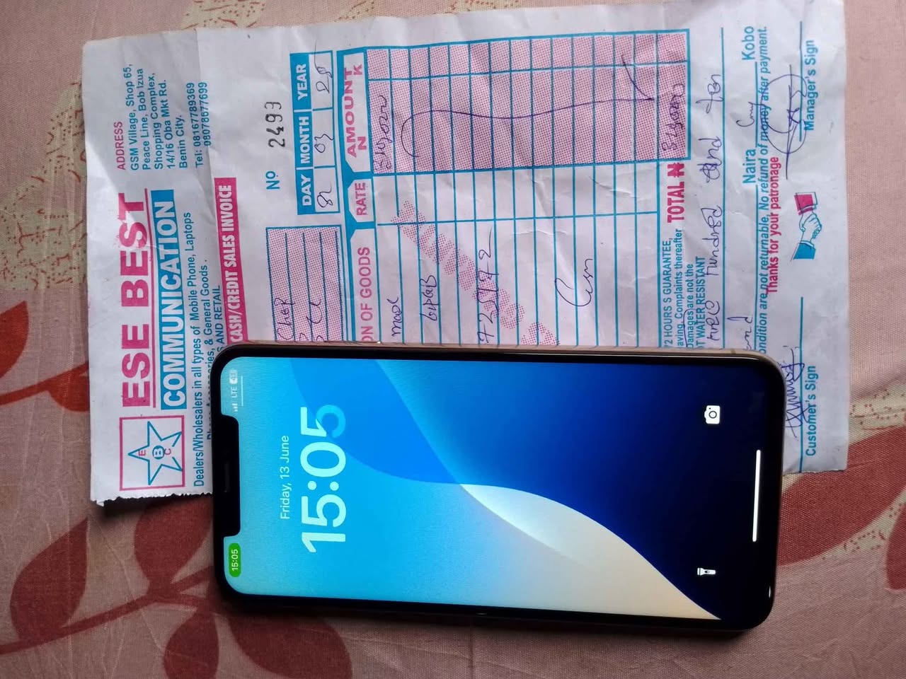A picture of Clean Iphone SX mas 64gb for urgent sale. Very clean