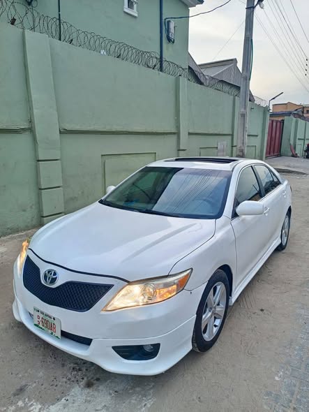 A picture of Sharp direct Tokunbo Toyota Camry sport Spider 2011