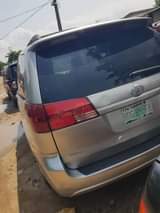 A picture of Toyota sienna 0 5