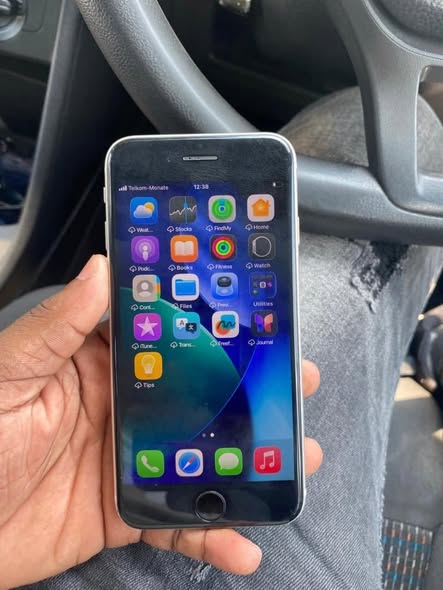 A picture of iPhone SE 3RD GEN 2022 128GB