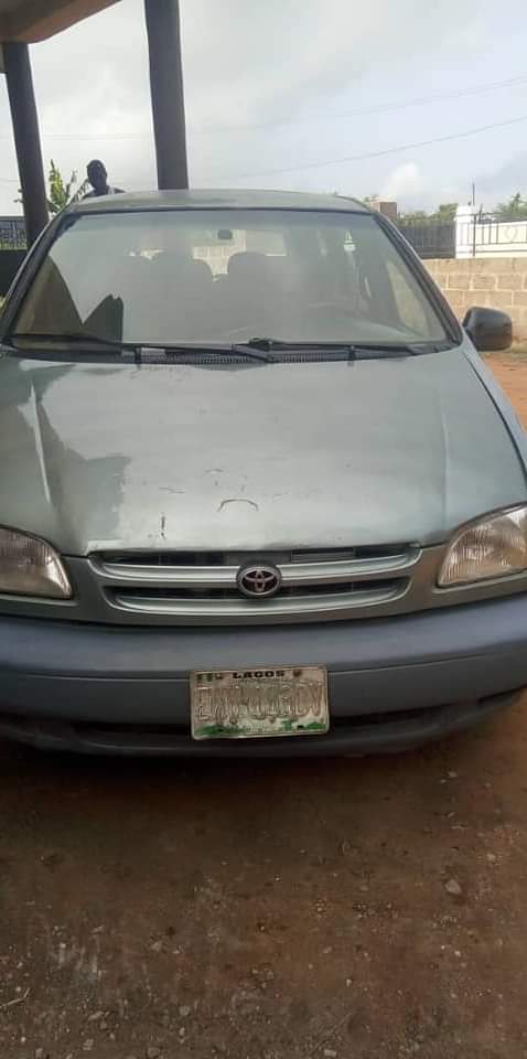 A picture of Toyota sienna Owner need money Engine and gear his working