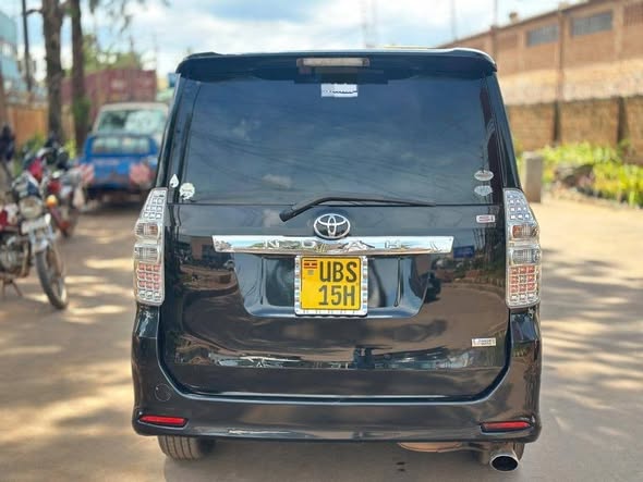 A picture of 2012 Toyota toyota noah