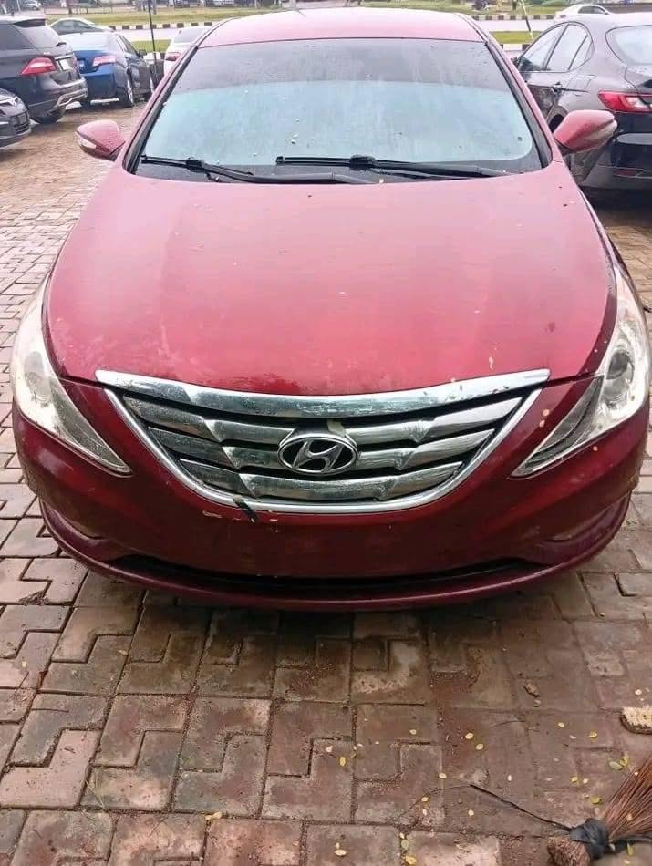 A picture of Distress Hyundai Sonata 2012
