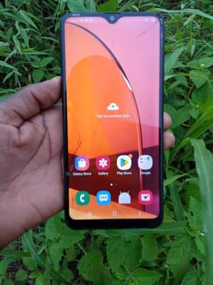 A picture of Samsung a20s gb32 ram3 net4g