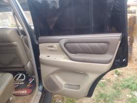 A picture of Toyota landcruiser 05 Catalyst still intact. First body never been
