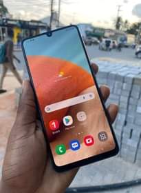 A picture of Samsung a32.