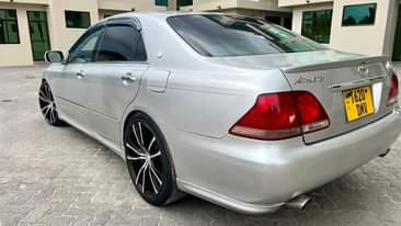 A picture of TOYOTA CROWN ATHLETE IPO VIZURI SANA IWAHI CHAP GARI IKO