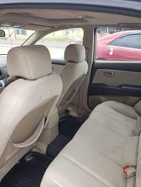 A picture of Hyundai Elantra 08