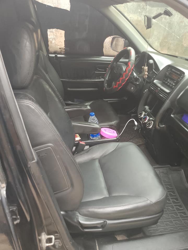 A picture of Honda CR V 04 model