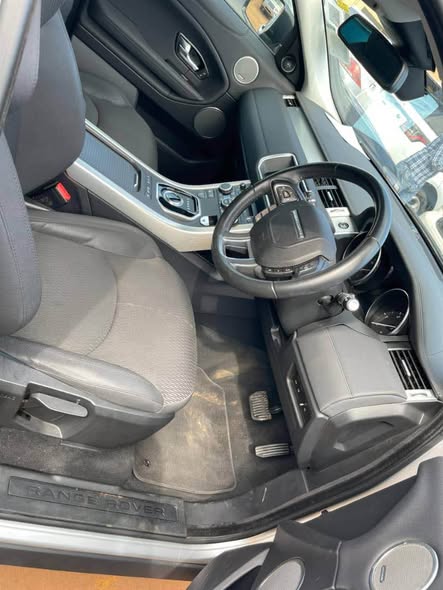 A picture of Range Rover Evoque0709446672 0765424123