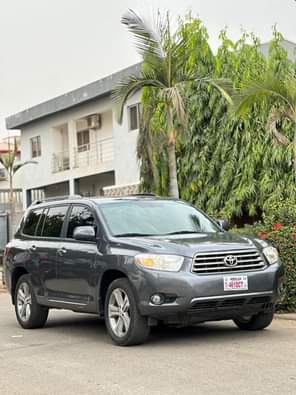 A picture of 2010 2011 direct Belgium Toyota Highlander Limited Edition full option
